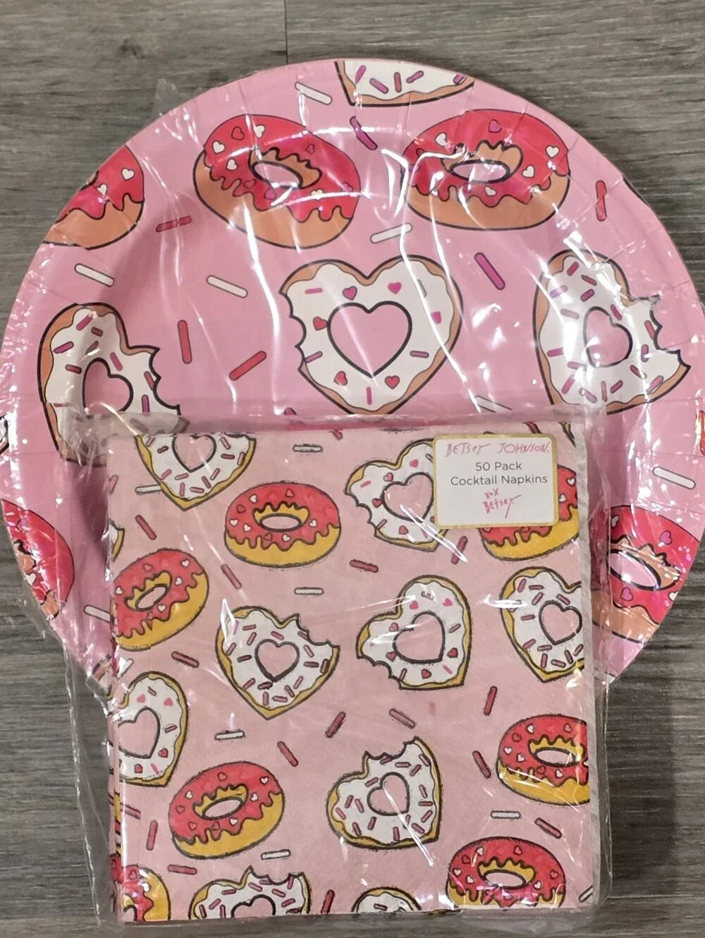 Betsey Johnson‎ Heart Donuts & Cocktail Napkin Set